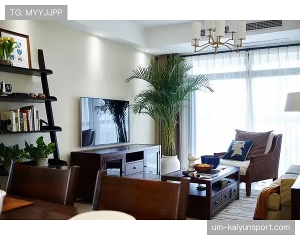 柳雅慧又在社媒上晾贵货，客厅像样板间但她说话还跟隔壁大妈一样